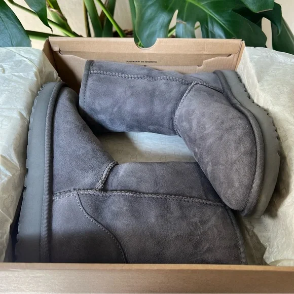 UGG Classic Short II Grey Suede Fur Lined Boots US7 - Picture 5 of 17